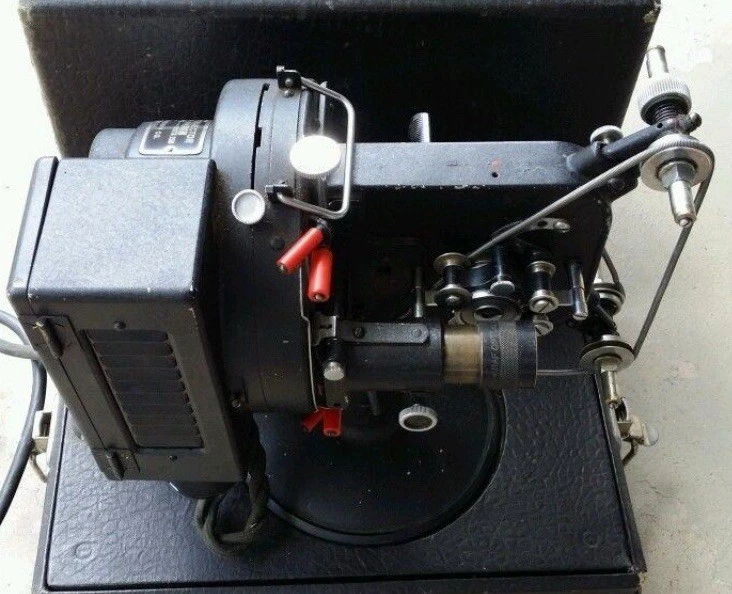 RARO PROJETOR RETRÔ ANTIGO VICTOR ANIMATOGRAPH CO. MODELO 3 CINE COM ESTOJO! - Imagem 3 de 3