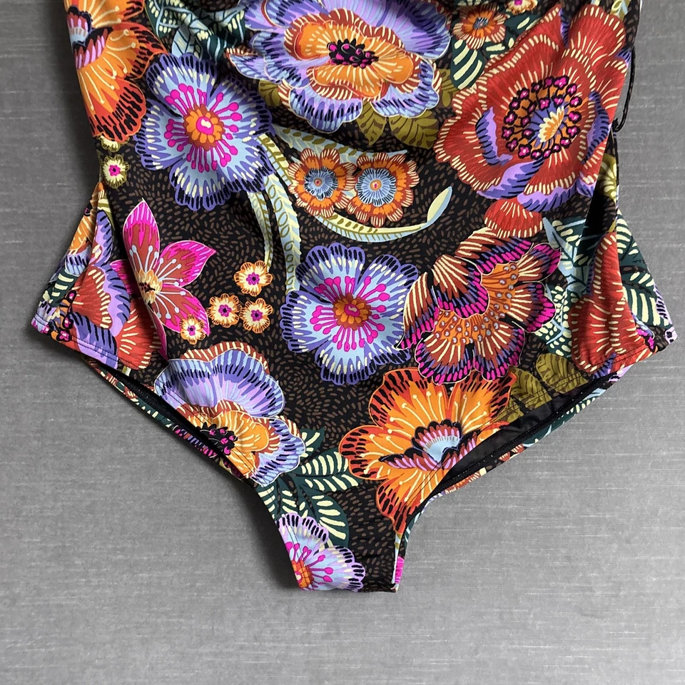 Torrid 泳装 2X 18/20 花卉 Polkadot 海贼王荷叶边无线抹胸文胸 — 第 3/4 张图片