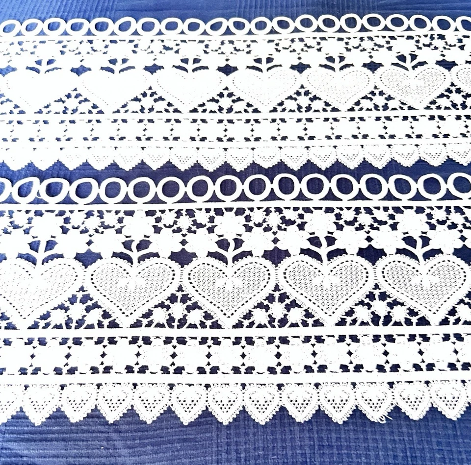Juego de 2 valencias vintage de encaje con patrón elevado marfil 54"x12" corazones flores difícil de encontrar Foto 3 de 4