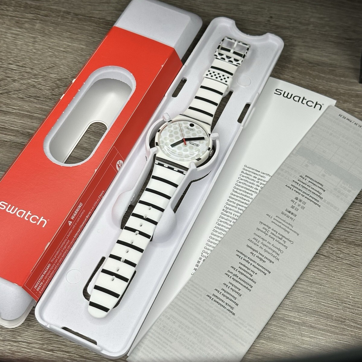 NEW✓DAY/DATE✓ Swatch originals Zebratian White Silicone NEW✓DAY/DATE✓ Swatch originals Zebratian White Silicone