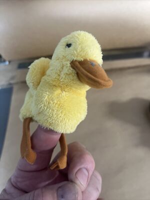 FolkManis Finger Puppet Baby Duckling With Chirping Sound . Super Cute 