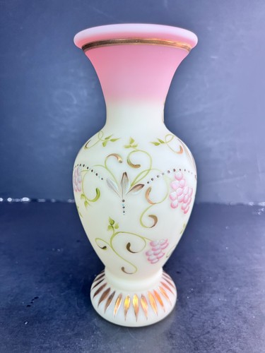 Fenton Burmese Vase HP by T. Mendenhall Grape & Leaf Limited Ed - 4254 B2 (2003) - Picture 6 of 9