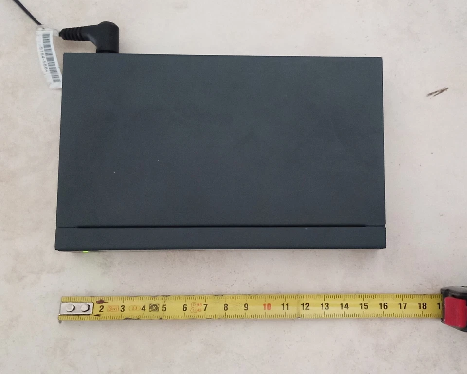 Switch HP 1410-8G 8 ports Gigabyte basse consommation état proche du neuf - Photo 3/3
