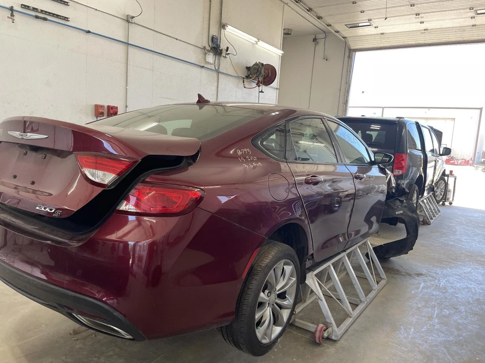 Módulo de control de carrocería usado se adapta a: Chrysler 200 2015 control de carrocería BCM LH montaje en tablero Foto 3 de 4