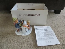 Studio Hummel Crowning Touch Berta Hummel 1999 BH 82