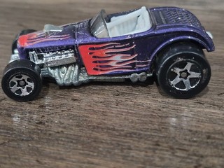 RARE VINTAGE "DEUCE ROADSTER" PURPLE with FLAMES 1999 HOT WHEELS MATTEL