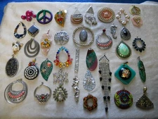 40 lg size pendant jewelry lot Unchecked lots of sparkle  free shipping