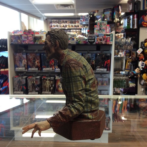 Busto Gentle Giant The Walking Dead ""Sophia's Stalker"" Edición Limitada #107/1320 - Imagen 4 de 4