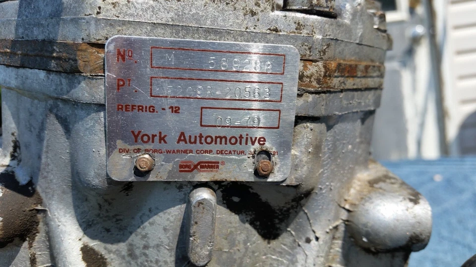 volvo 140 1800e 1800es b18 b20 air conditioning compressor york c/w ac bracket - Image 4 of 4