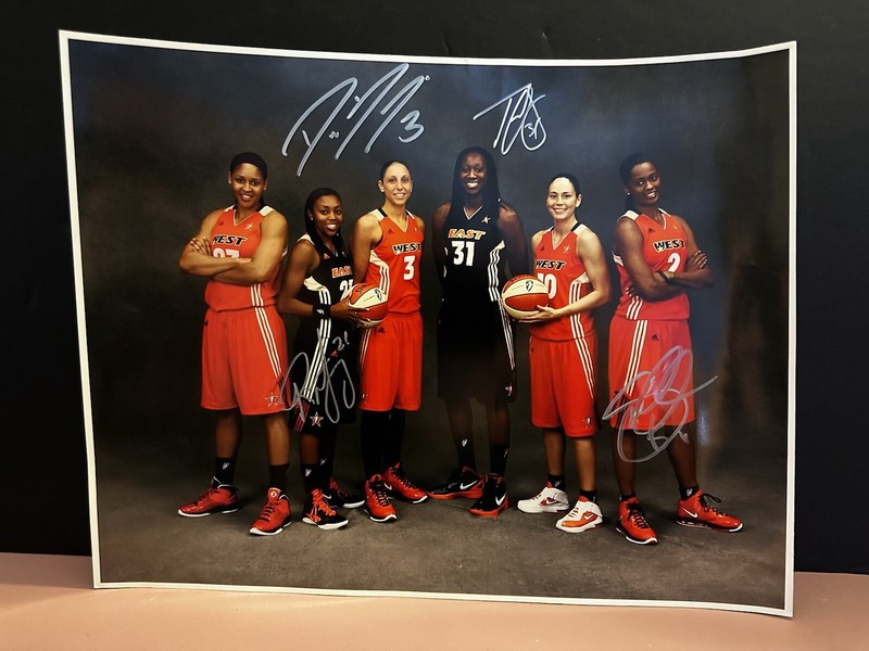 UCONN/WNBA All-Star Greats Autographed Montgomery/Charles/Cash/Taurasi Photo