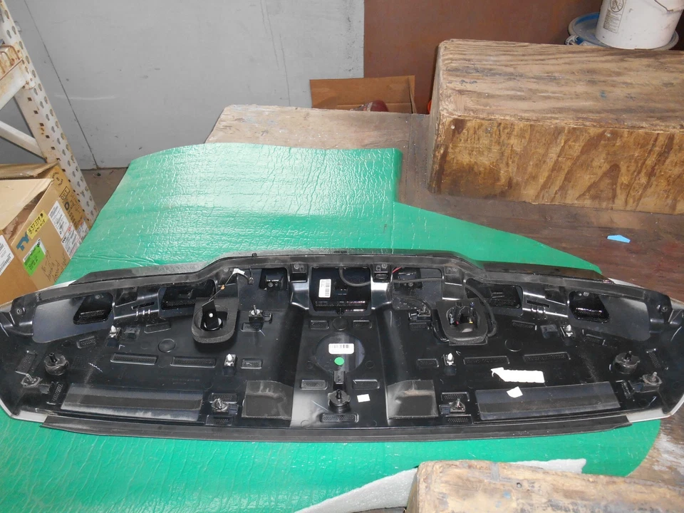 Alerón de puerta trasera Lincoln MKX 2016-2018 OEM FA1B-R44210-ADW Foto 3 de 4