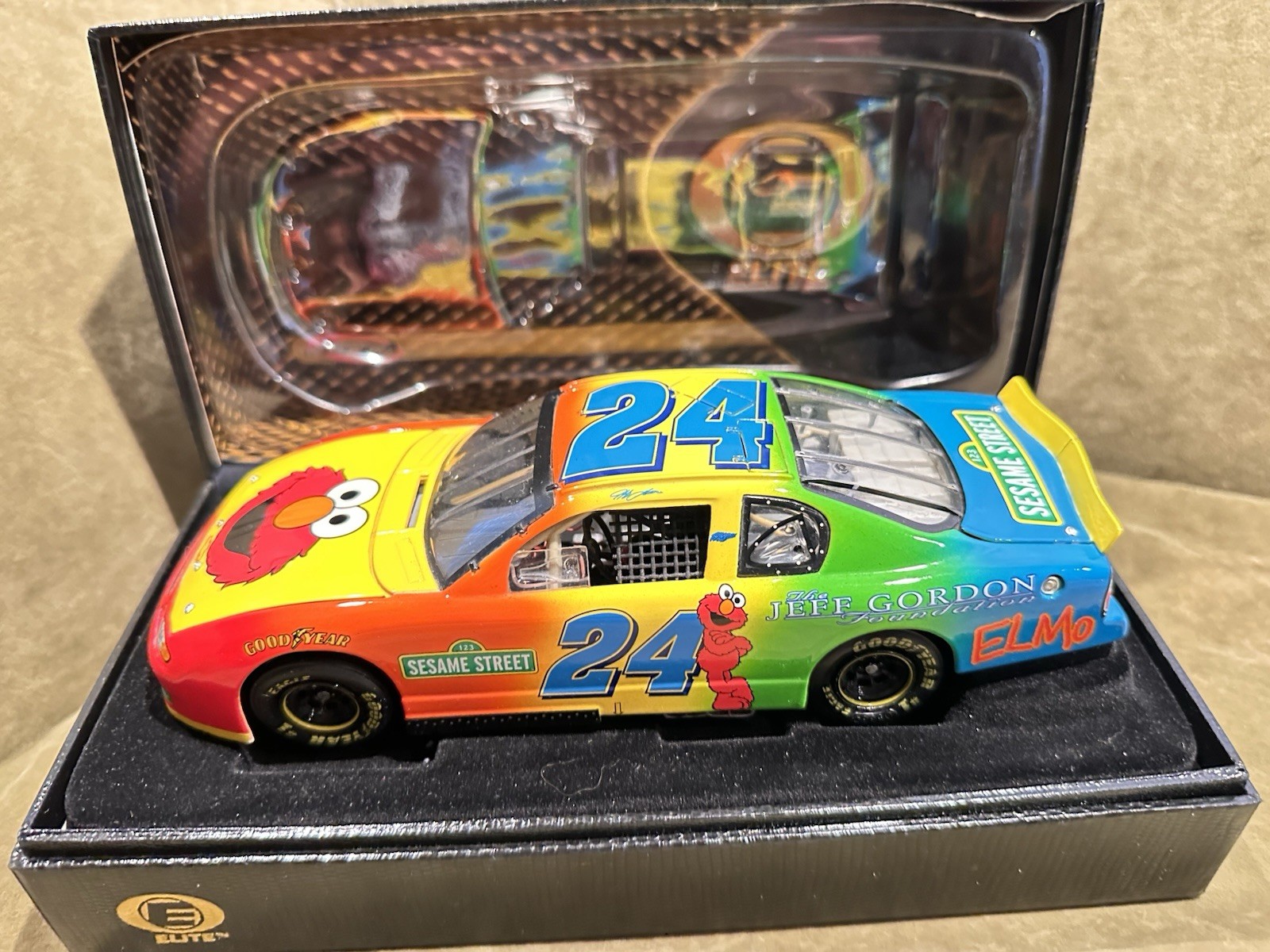 Action Elite Jeff Gordon #24 Sesame Street 2002 Monte Carlo 1:24