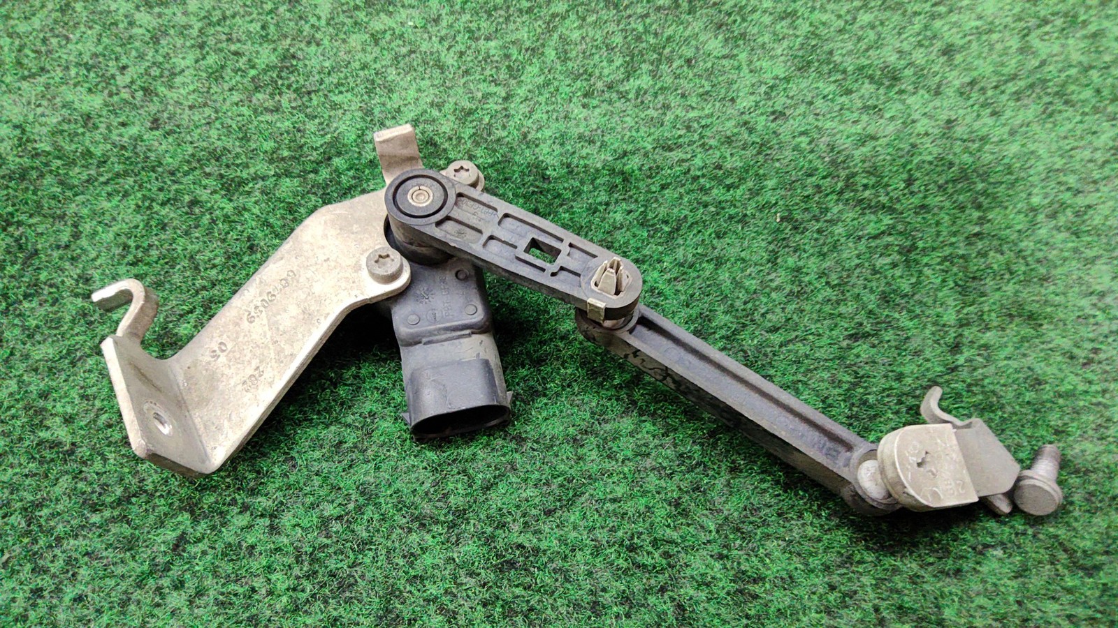 2019-2023 BMW X5 Rear Left Level Sensor OEM 37146879039 37146870200 37146879041