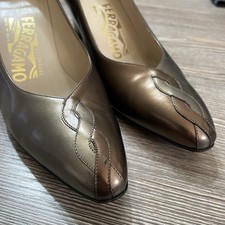 Vintage SALVATORE FERRAGAMO Womens Bronze Classic Slip On Pumps 7 AA Italy