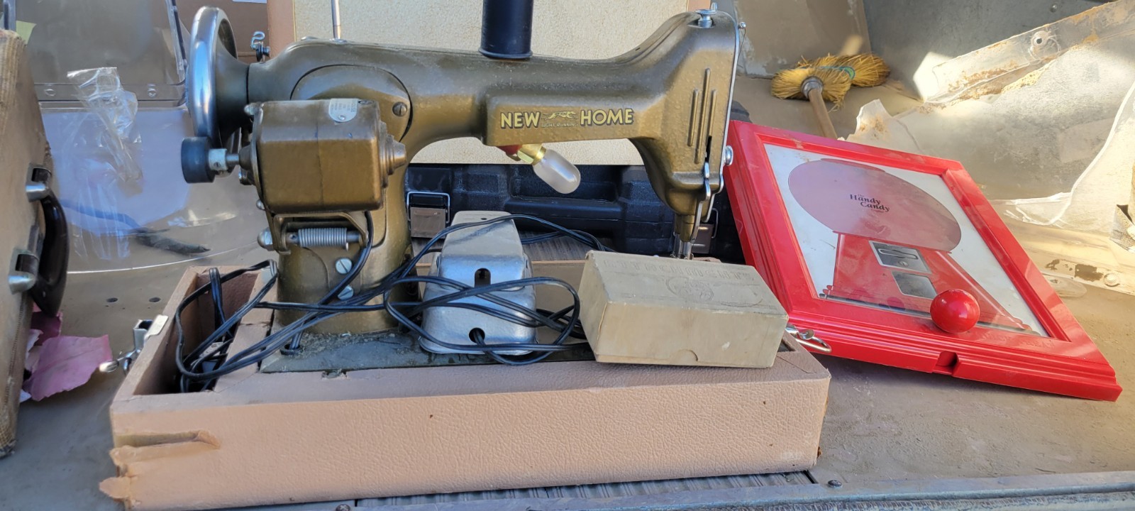 Vintage New Home Sewing Machine Light-Running Model Mu 4-1020 Circa 1940's