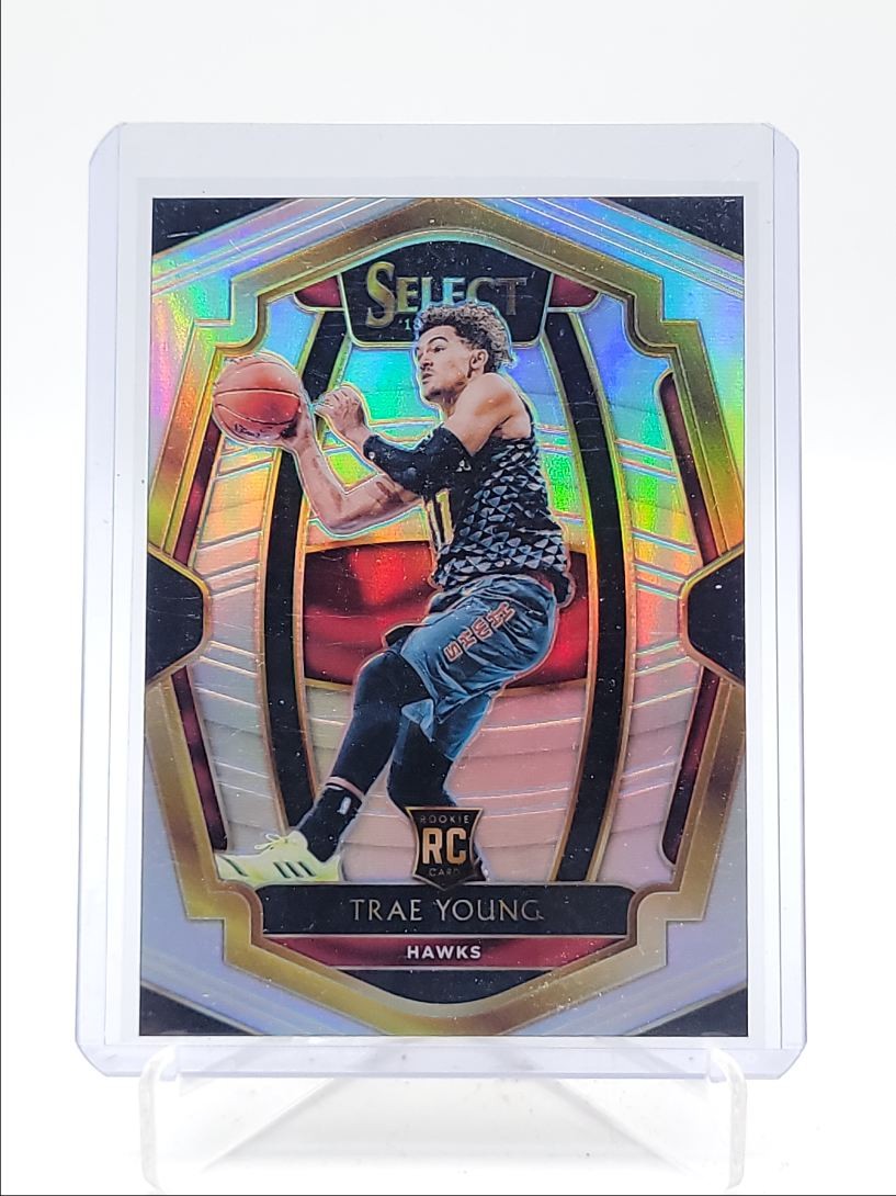 TRAE YOUNG 2018-19 SELECT PREMIER LEVEL ROOKIE SILVER PRIZM HAWKS RC Q5918