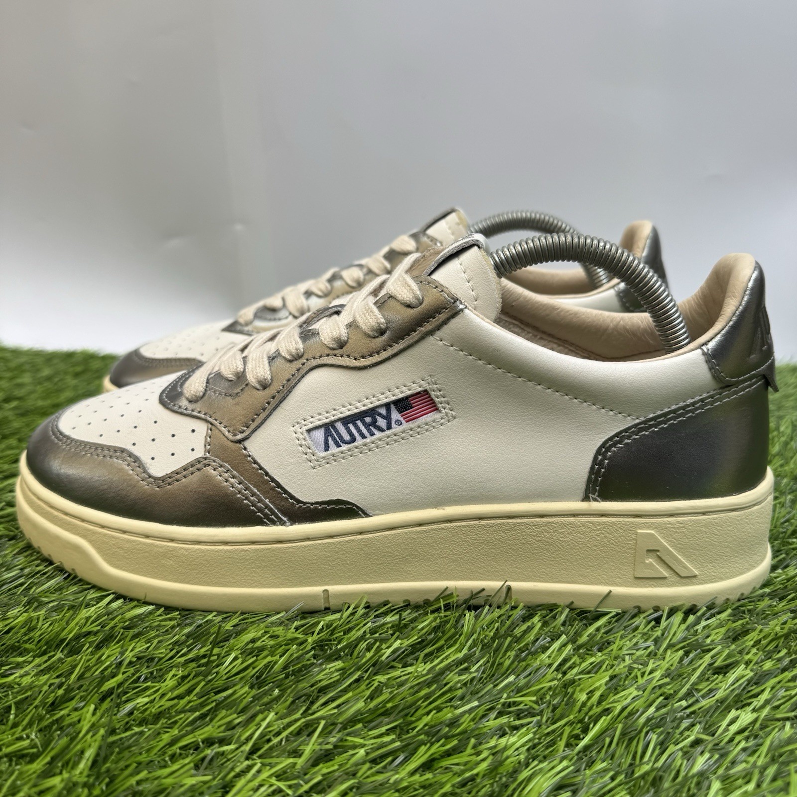 Zapatillas bajas de cuero Autry Medalist para mujer EU 41 US 10 blancas plateadas