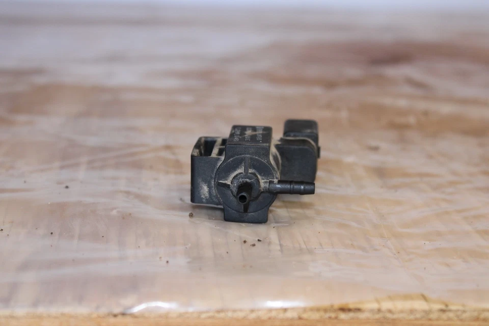 Electroválvula de vacío Audi A4 2002-2005 Foto 2 de 4