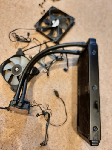 Corsair CW-9060009-WW SATA Power Cable Liquid CPU Cooler.