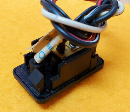 NISSAN PATHFINDER TERRANO WD21 D21 TERRAMAX CENTER CONSOLE ALARM SECURITY SWITCH - Picture 5 of 10
