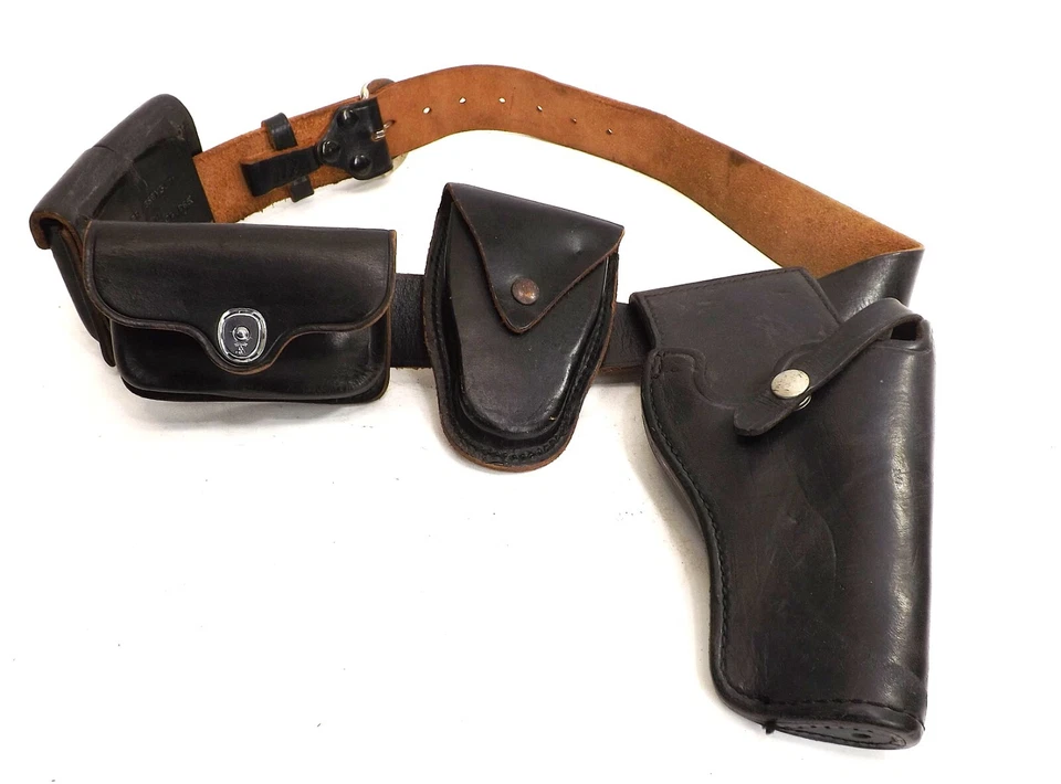 Funda para revólver Smith & Wesson Duty Belt de la USAF, estuche bala J.M.Bucheimer y más Foto 2 de 4