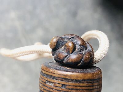 Y4127 NETSUKE wood carving Old Coin signed Japan antique kimono