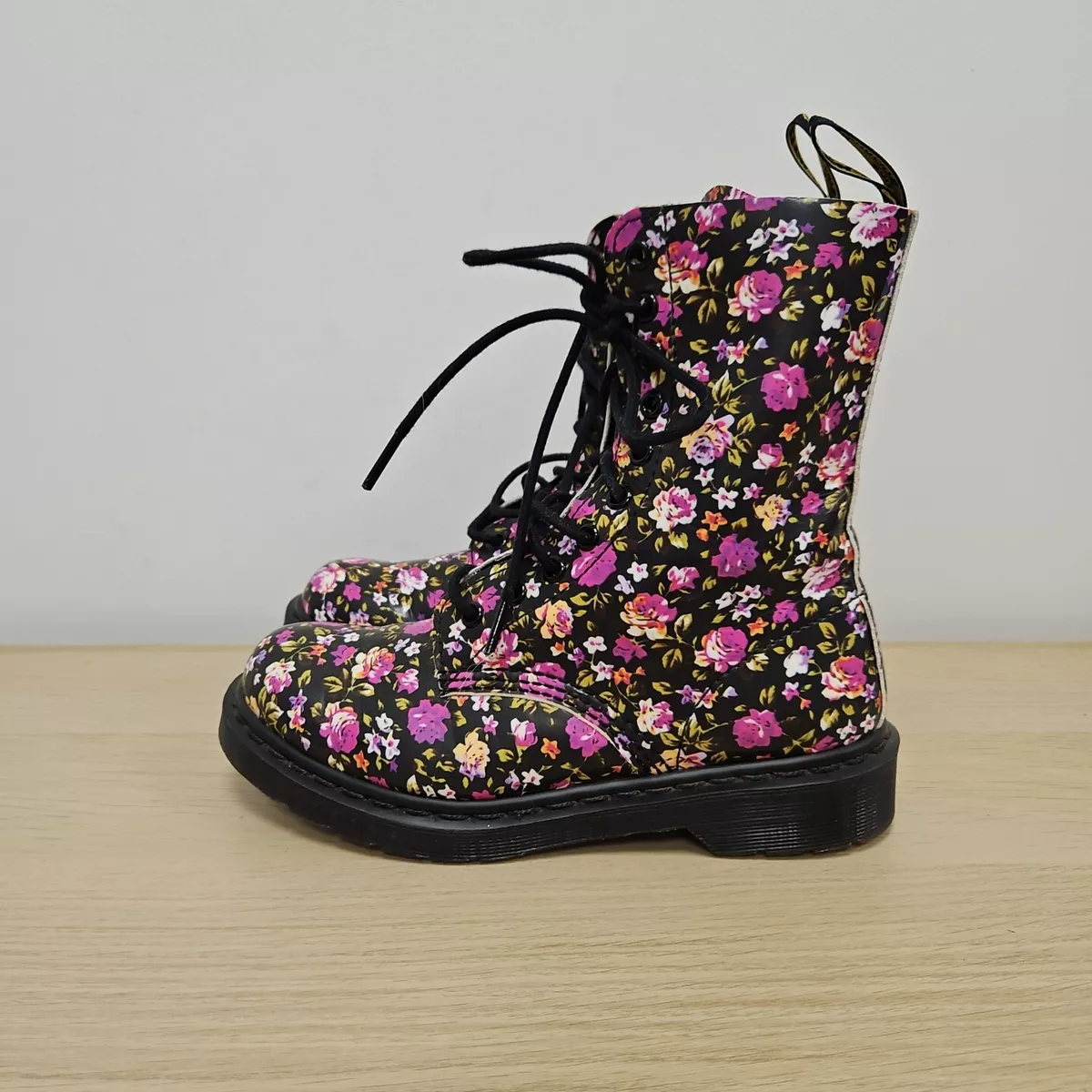Dr martens pink clearance flowers