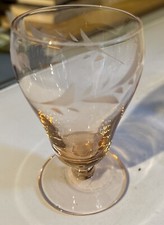 Sześć szklanych depresji różowe trawione szklanki kordialne 