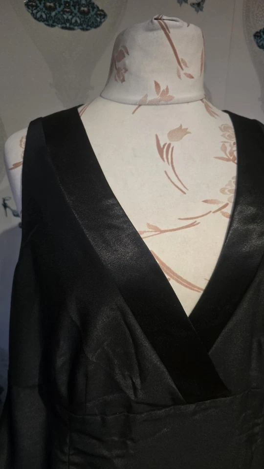 Elegant Black Satin Trim V Neck Maxi Evening Dress, Essence Evans, Size 24 - Image 4 of 4