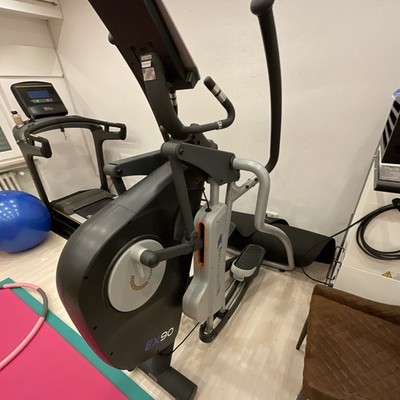Life Fitness EX90 Crosstrainer Elliptical Heimtrainer in Schwarz/Silber