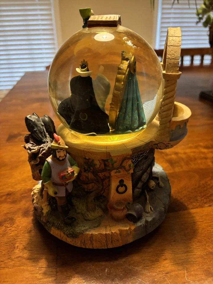 Disney Blancanieves Villano Globo de Nieve Reina Malvada Espejo Mágico Luces Sonidos Usado en Excelente Condición Foto 3 de 4