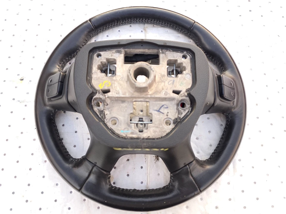 Volante del conductor Chevrolet Colorado 2017-2022 con interruptor de control de crucero OEM Foto 4 de 4