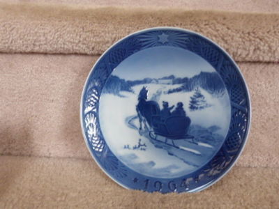 1964 ''FETCHING THE CHRISTMAS TREE'' ROYAL COPENHAGEN CHRISTMAS PLATE EXCELLENT!!!