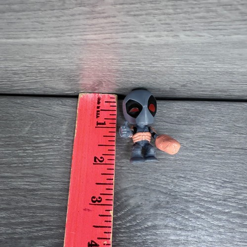 Marvel Deadpool Chimichanga Surprise Figure Meat Suit Grey w/ 2 Arrows - Picture 9 of 11