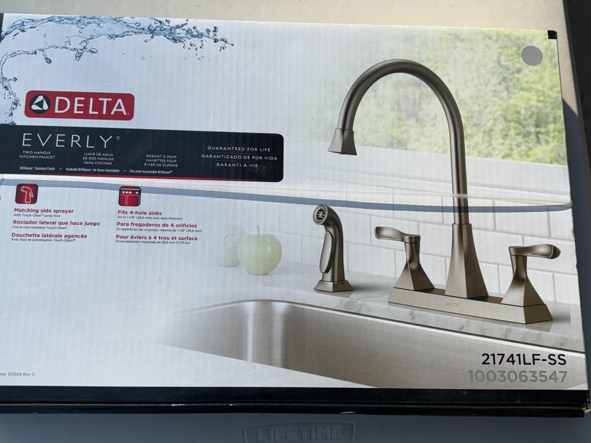 Delta Everly 21741LF-SS Kitchen Faucet with Side Sprayer in