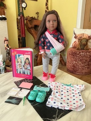 Our Generation Hospital Puppe Keisha mit Original Outfits & Zubehör ''sehr guter Zustand''