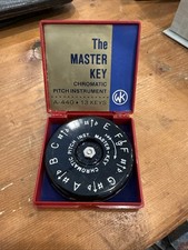 The Master Key Chromatic Pitch Instrument A-440 13 Keys, Vintage, Wm Kratt Co.