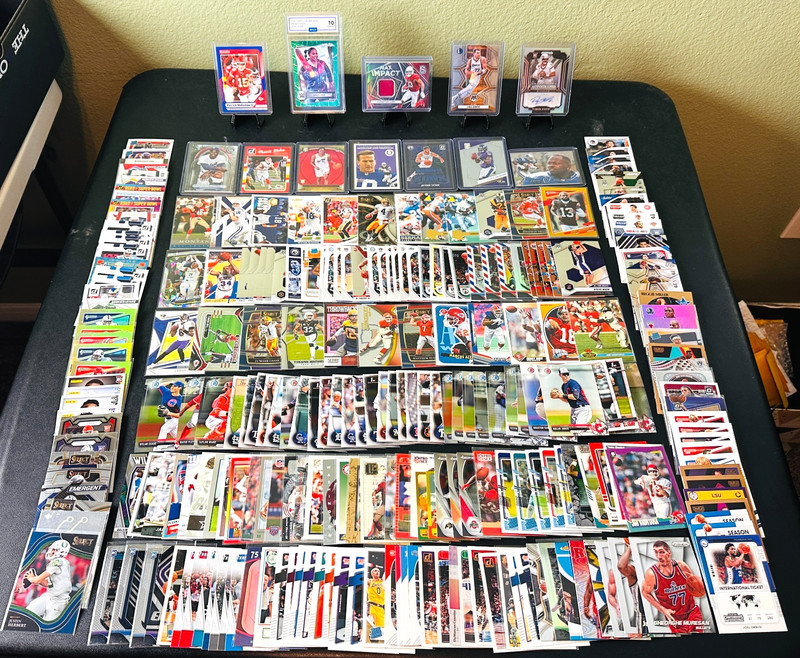 HUGE Sports CARD LOT! Jersey AUTO RC SP PRIZM Luka Doncic, Patrick Mahomes!