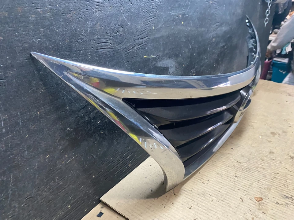 Nissan Altima 2013 a 2015 parrilla superior delantera sedán fabricante de equipos originales U7765 DG Foto 3 de 4