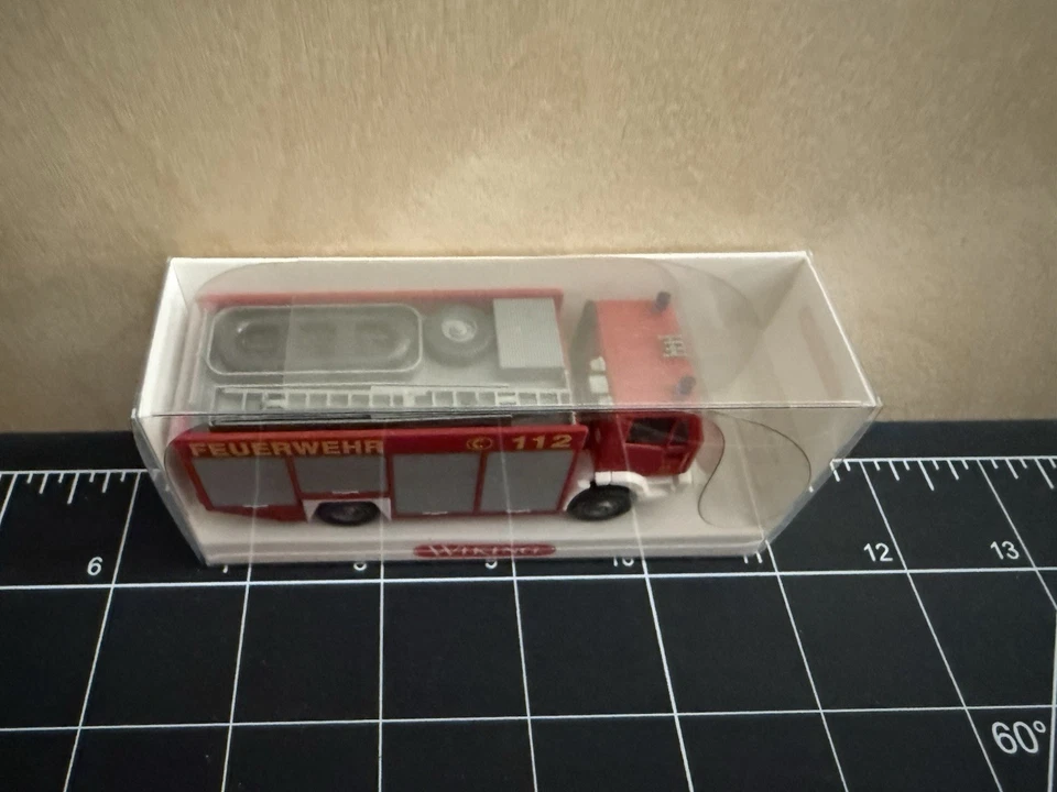 WIKING 6230231 - Fire Department RW 2 Fire Truck - Iveco EuroFire - 1:87/HO - Image 2 of 4