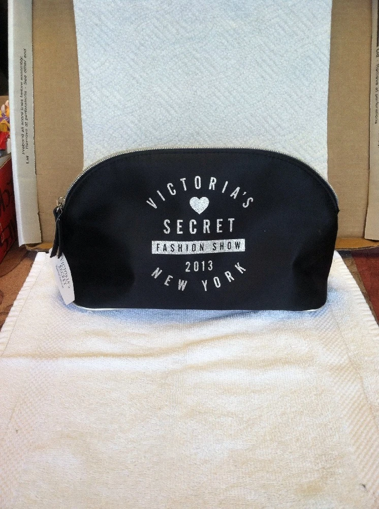 Victoria's Secret 2013 New York Cosmetic Bag With Brush Kit