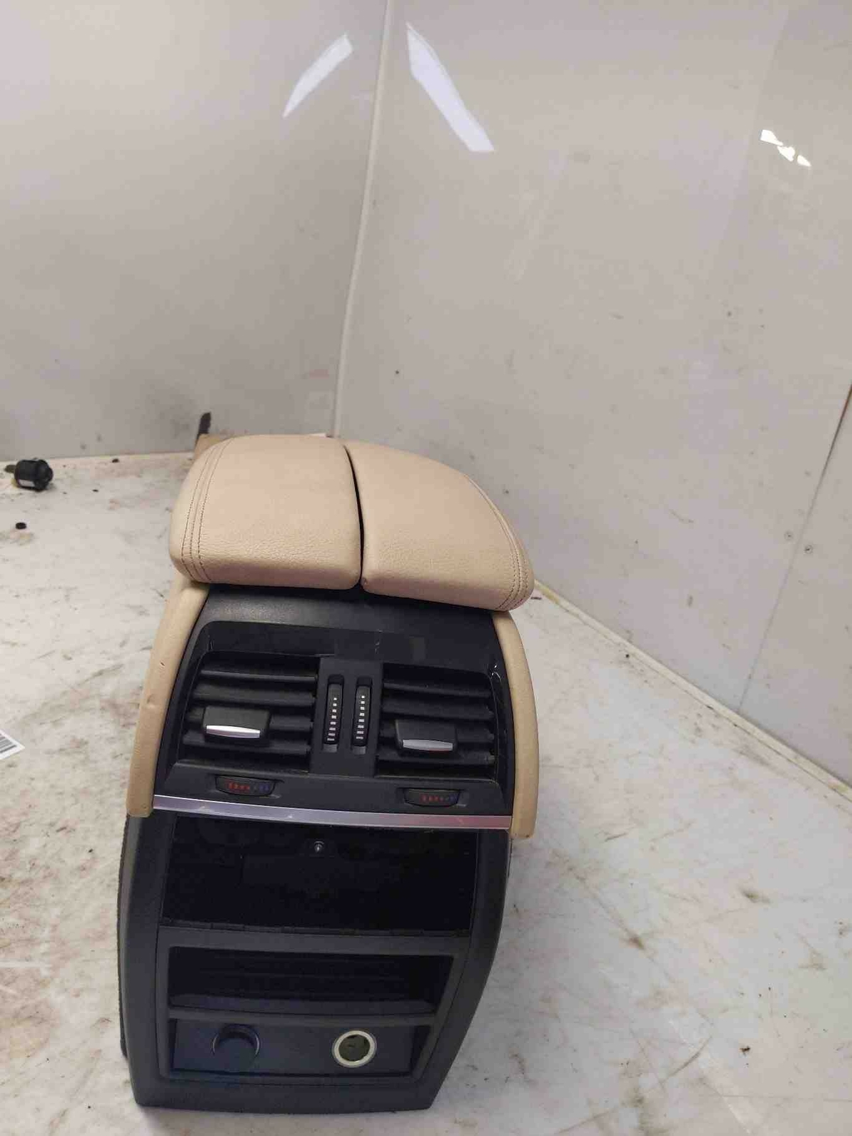 20142018 BMW X5 Center Console Compete w/ Lid Trim LCFY Canberra Beige