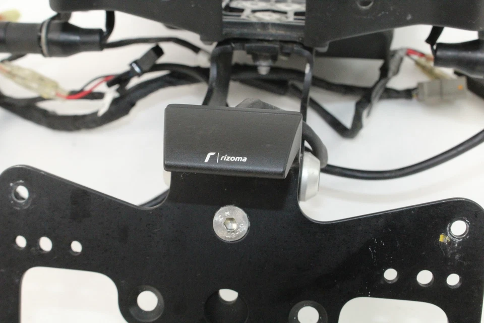 Indicador de señal de giro trasero Ducati Monster 696 Rizoma 2011 11 con montaje de licencia Foto 2 de 4