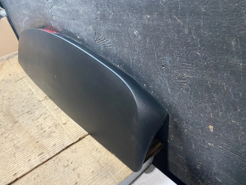 Dodge Grand Caravan 2011 a 2019 alerón trasero superior con luz de freno t9734 DG Foto 2 de 4