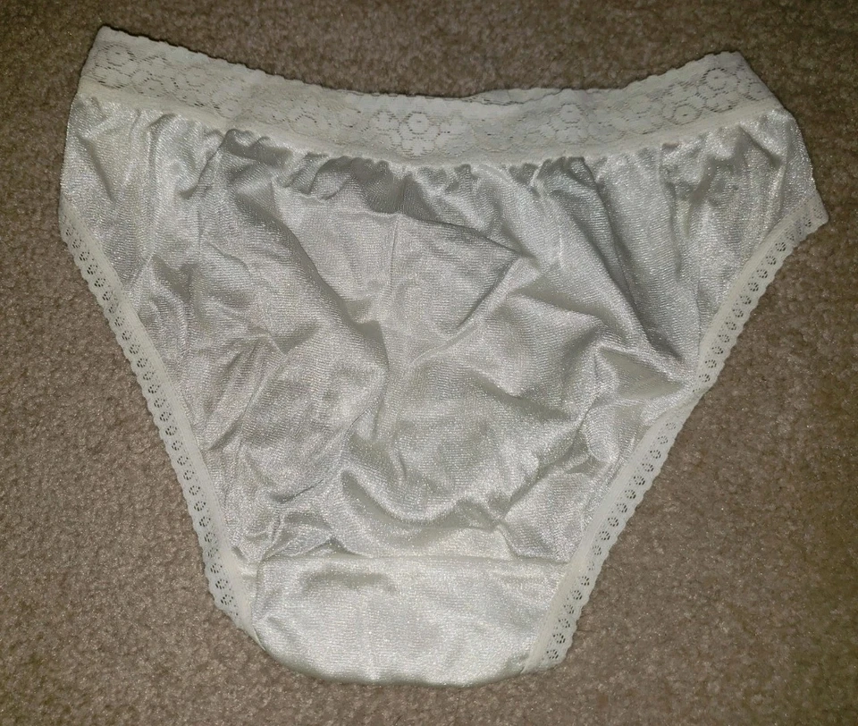 Bragas de bikini de nailon sedoso Fruit Of The Loom de colección ribete de encaje blanco talla 5 Foto 2 de 4