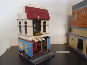Lego Creator:  3 in 1 Bike Shop & Caf&eacute; (31026) &mdash; Bike shop only