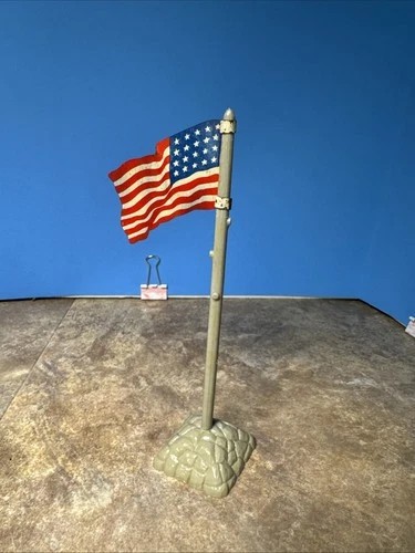 VINTAGE MARX FORT APACHE PLAYSET 20 STAR TIN FLAG W/POLE & BASE