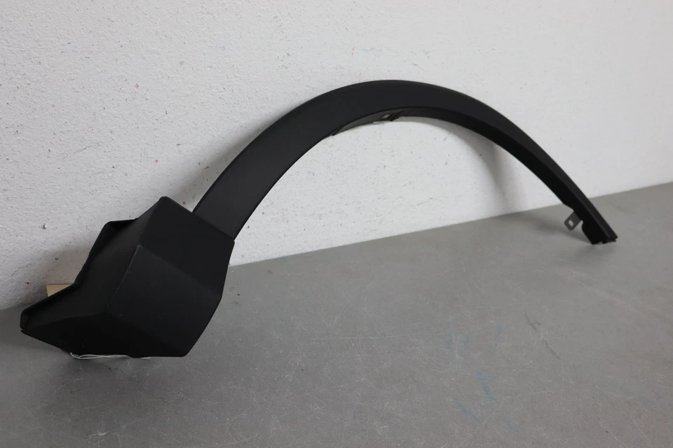 2016 2018 TOYOTA RAV4 RIGHT SIDE FRONT FENDER TRIM - Image 2 of 4