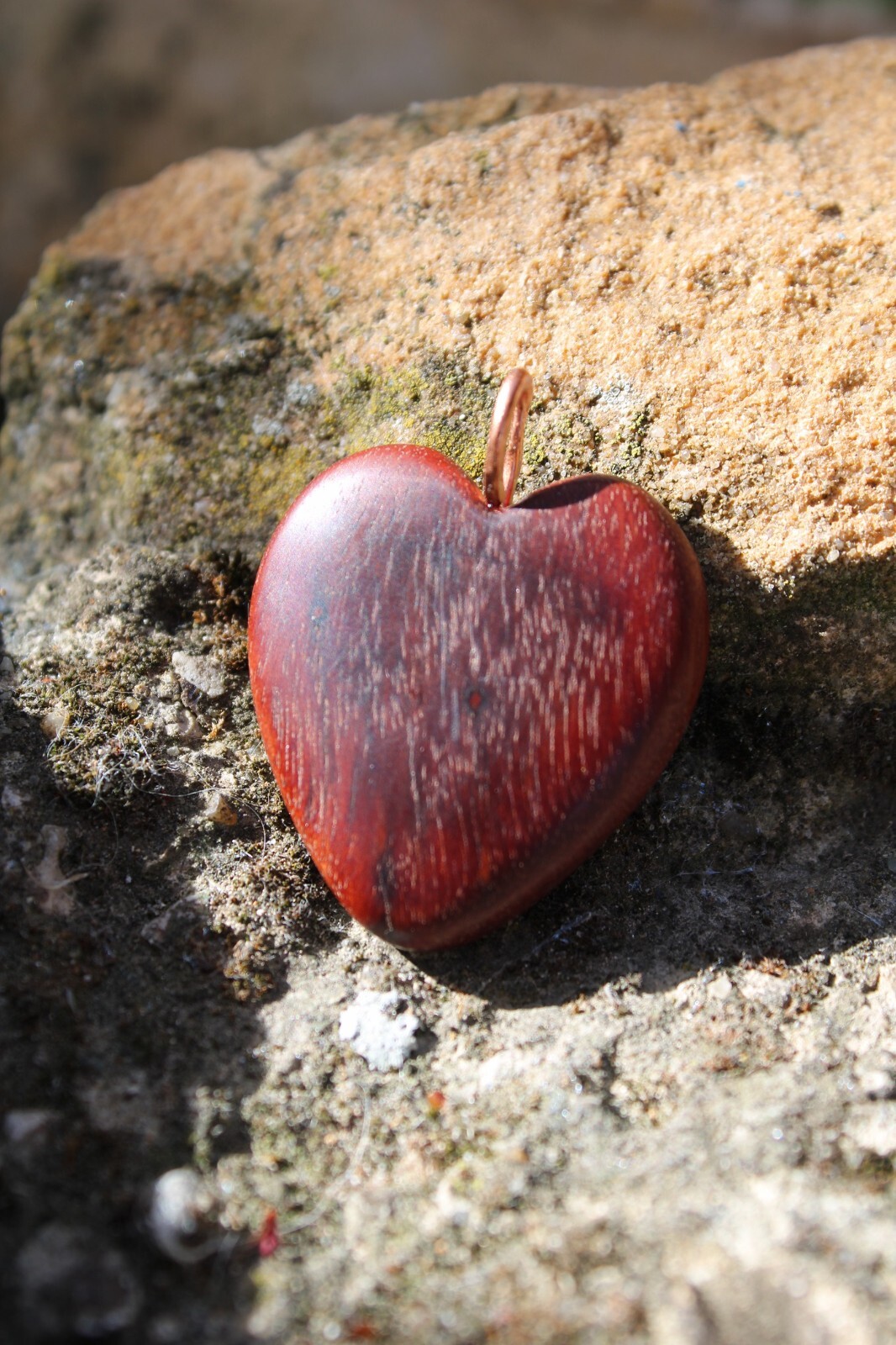 Pendentif coeur acajou bois massif, collier artisanal fait main pour femme KOALA SHOP