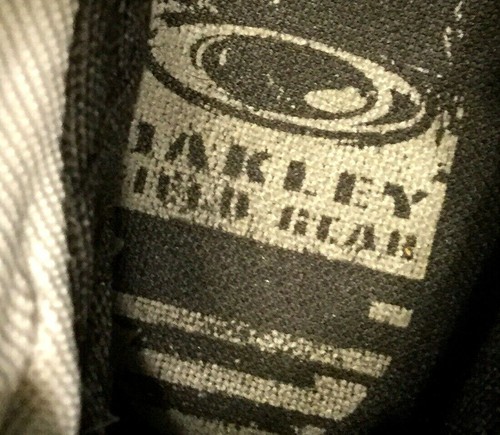BOTAS DE EQUIPO DE CAMPO TÁCTICO OAKLEY RARAS Talla 10 Blanco y Negro Impermeables Senderismo - Imagen 9 de 10